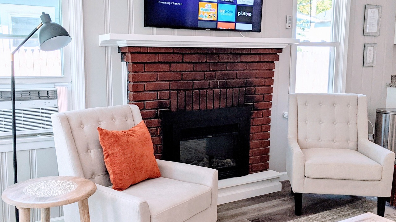 Photo of Livingroom in Madison-on-the-Lake