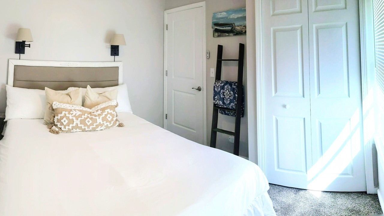 Photo of Bedroom in Madison-on-the-Lake