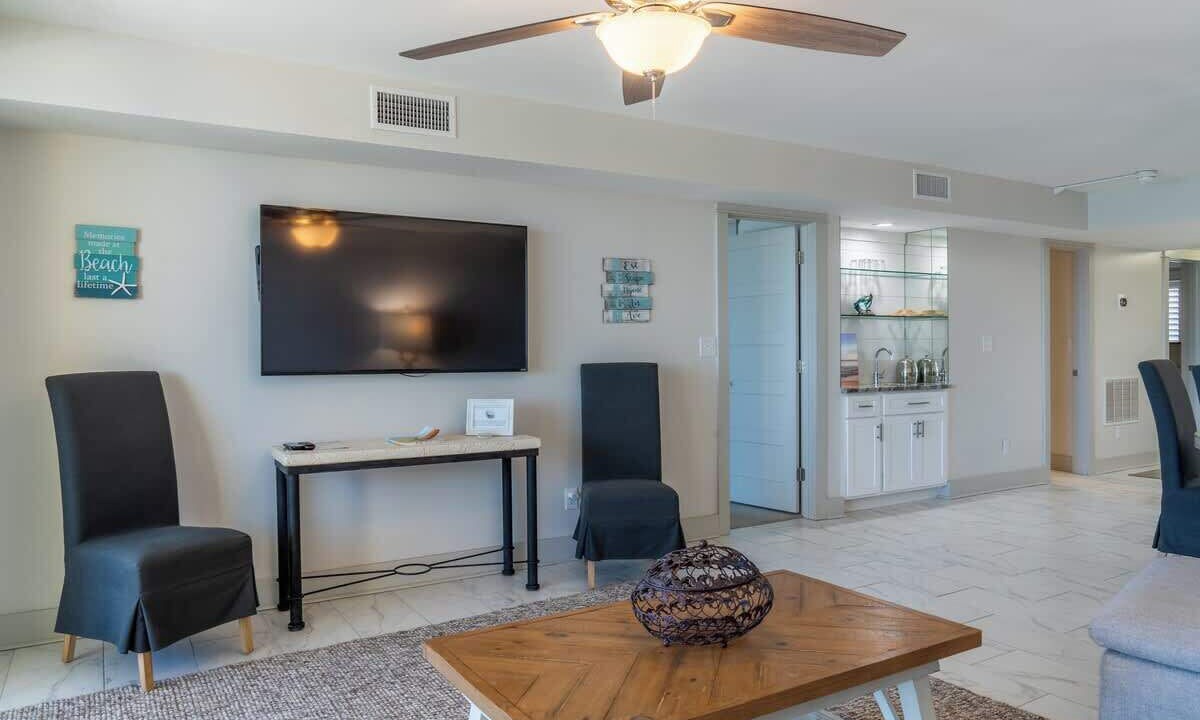 Photo of Livingroom in Orange Beach East