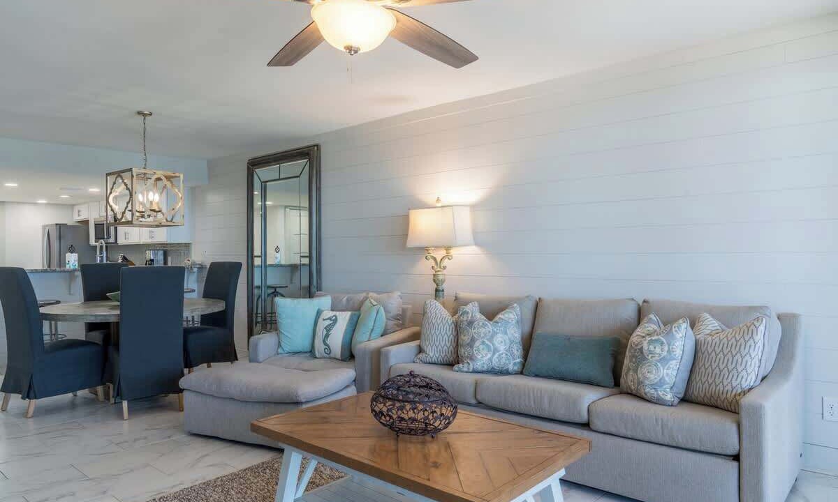 Photo of Livingroom in Orange Beach East