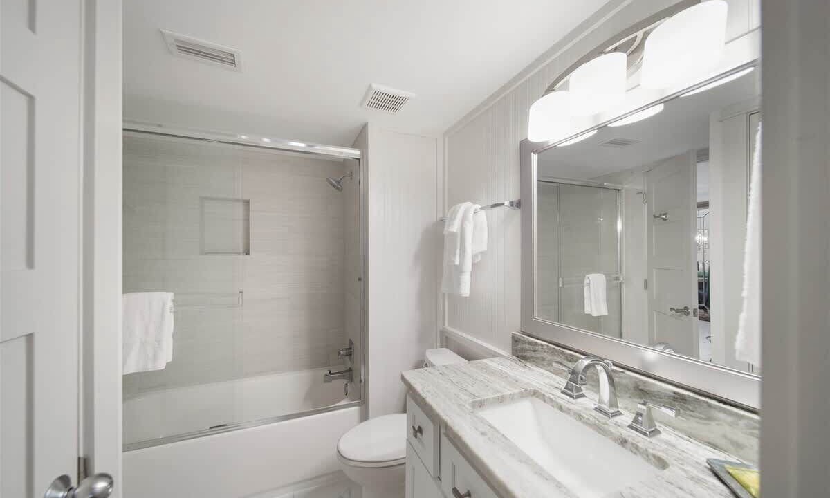 Photo of Bathroom in Orange Beach East