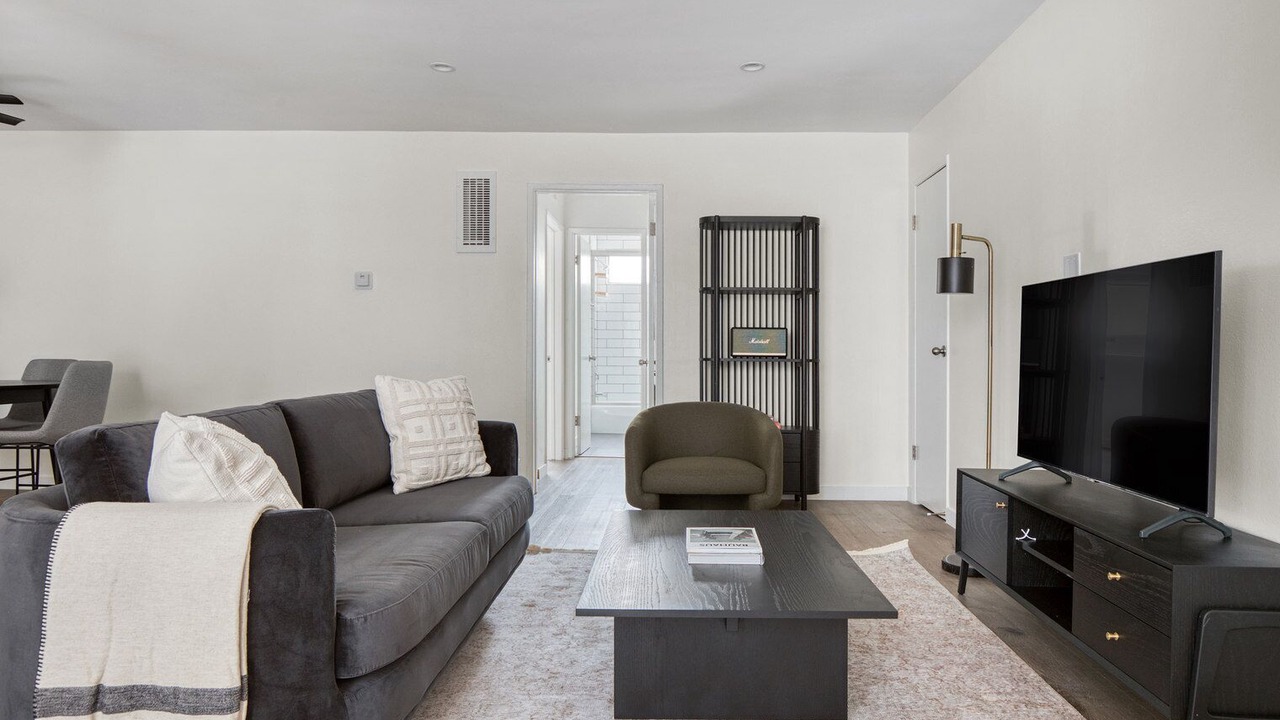 Photo of Livingroom in Valley Village