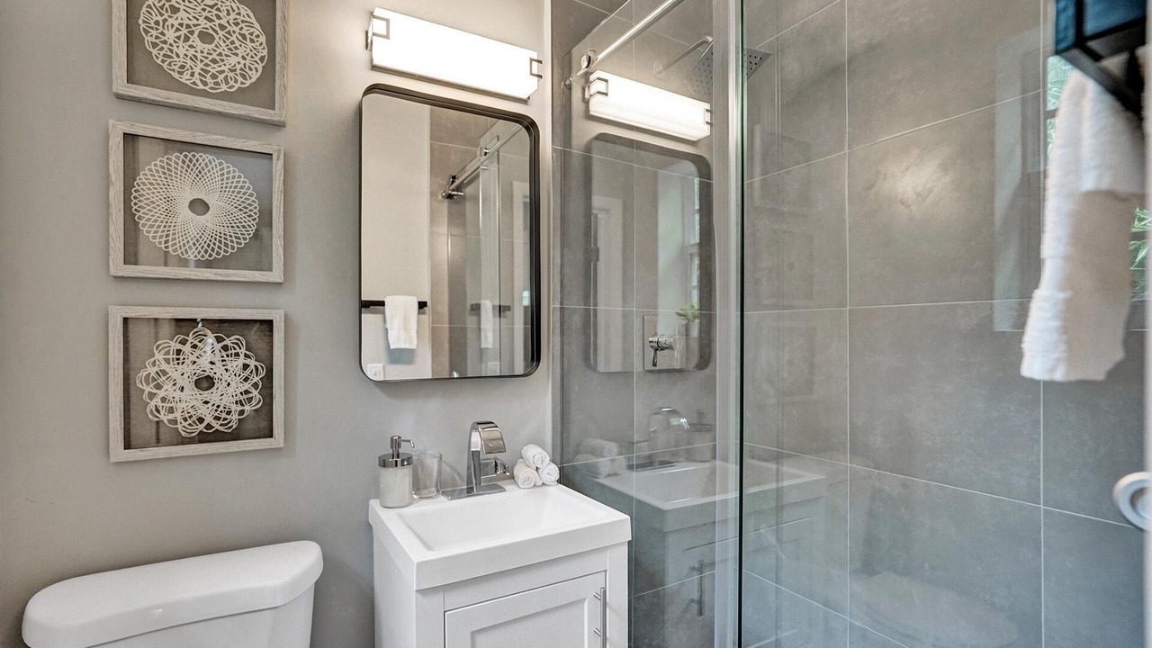 Photo of Bathroom in West Avenue