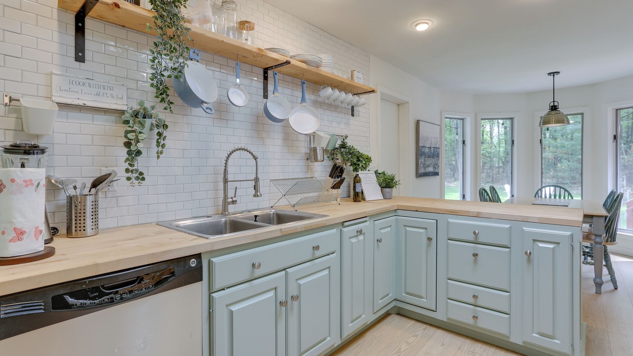 Photo of Kitchen in Swan Lake