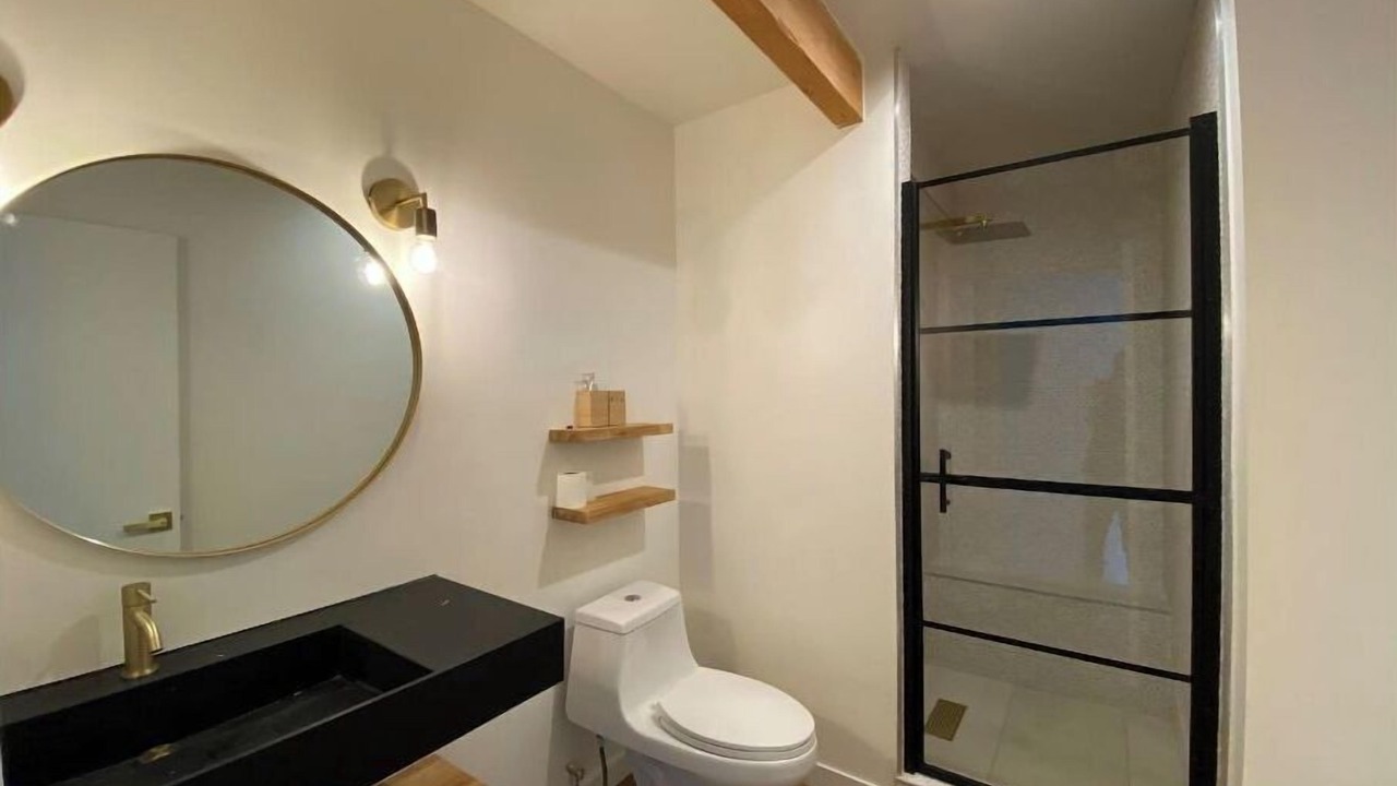 Photo of Bathroom in Los Angeles
