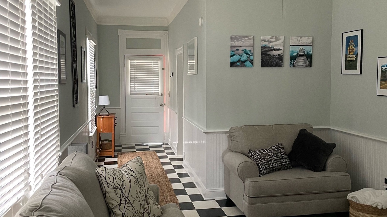 Photo of Livingroom in East Hill