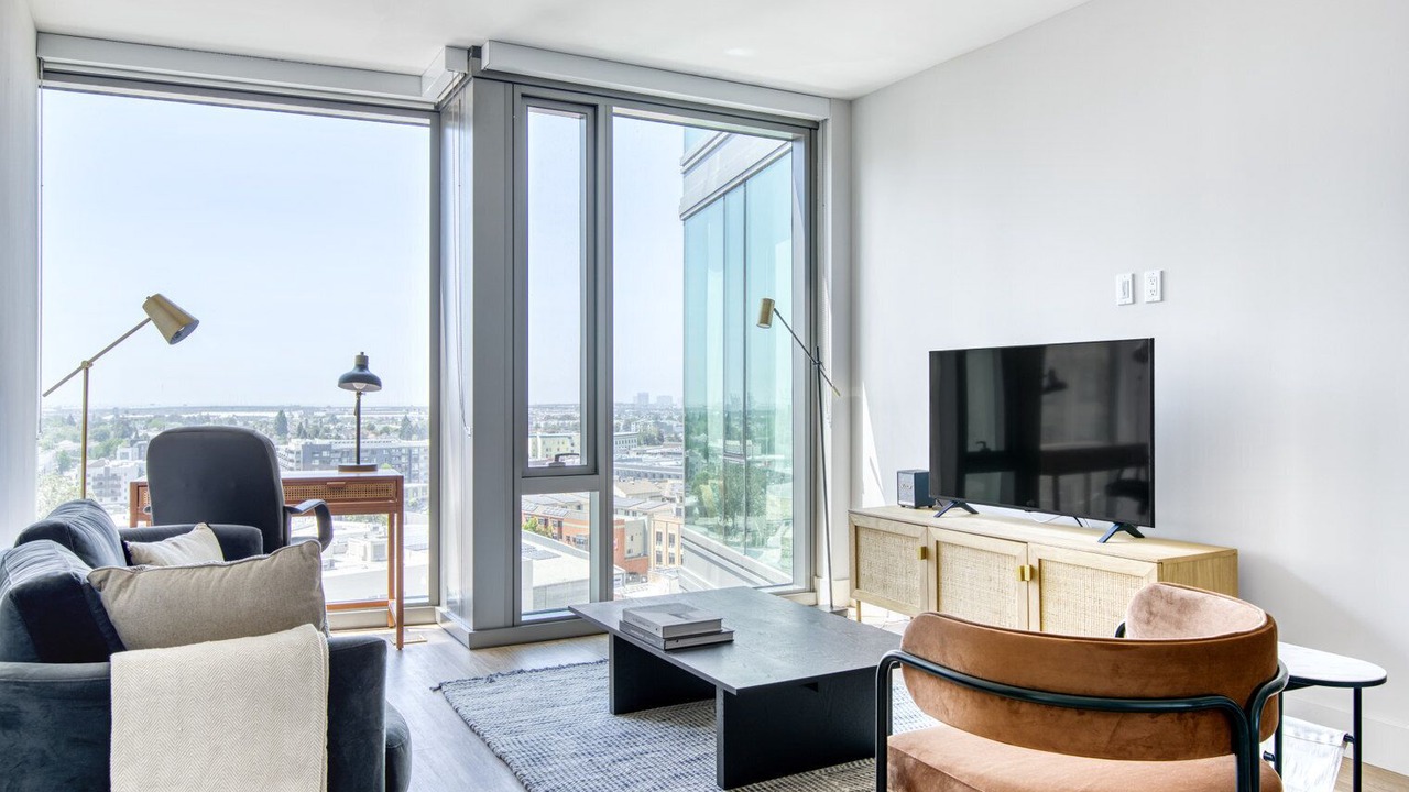 Photo of Livingroom in Downtown Oakland