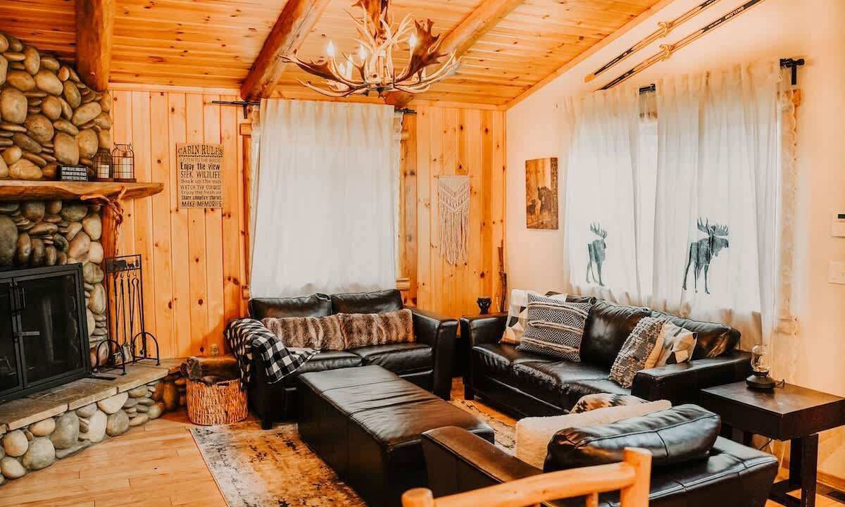Photo of Livingroom in Summit Estates