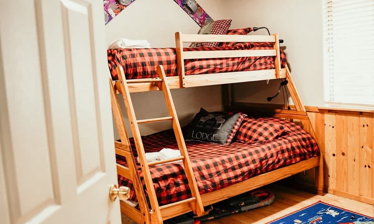Photo of Bedroom in Summit Estates