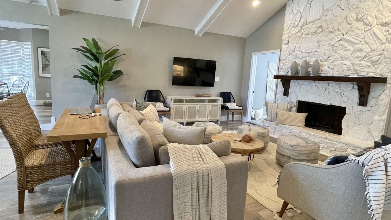 Photo of Livingroom in Daphne
