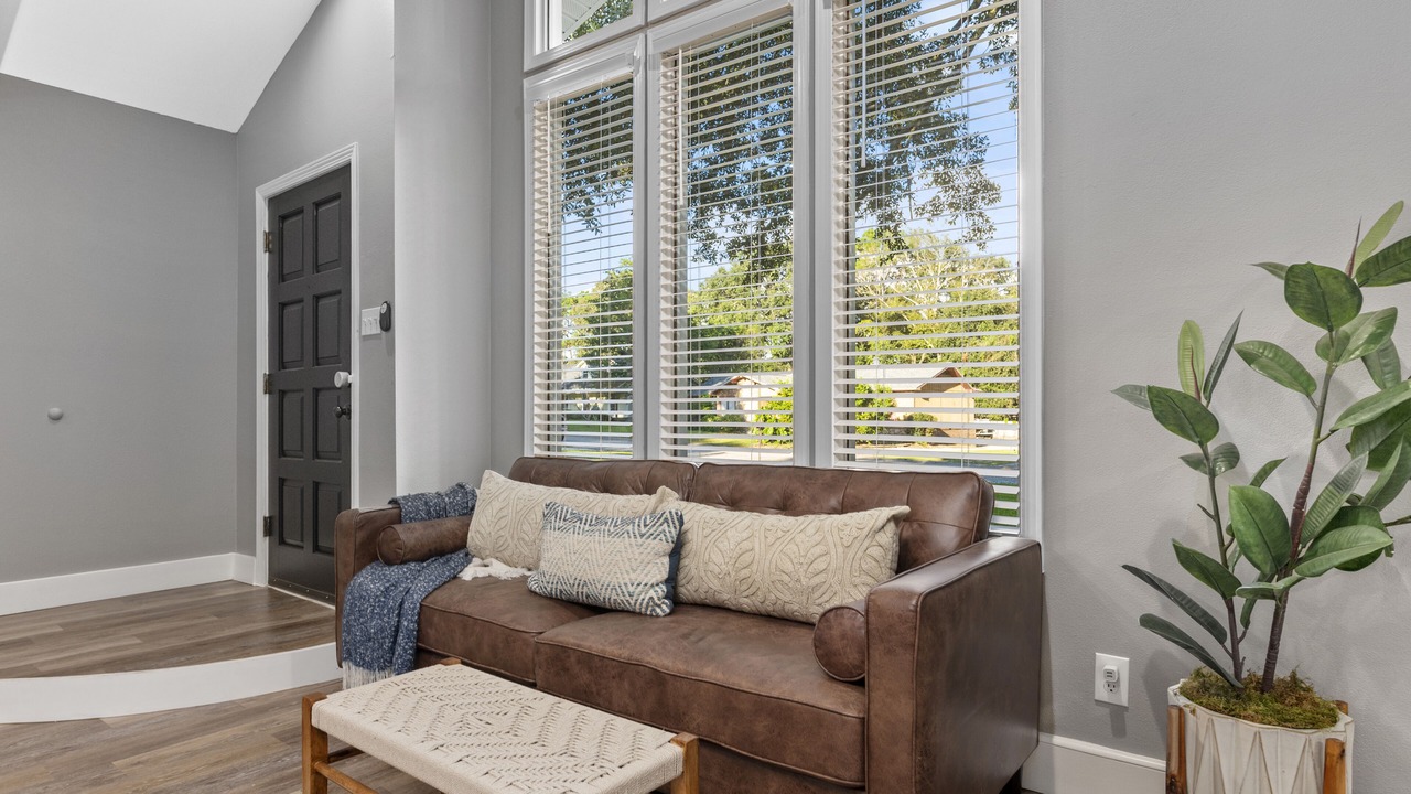 Photo of Livingroom in Daphne