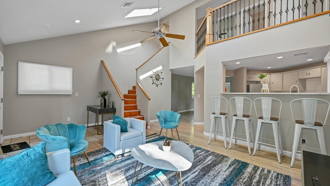 Photo of Livingroom in Middle Hope