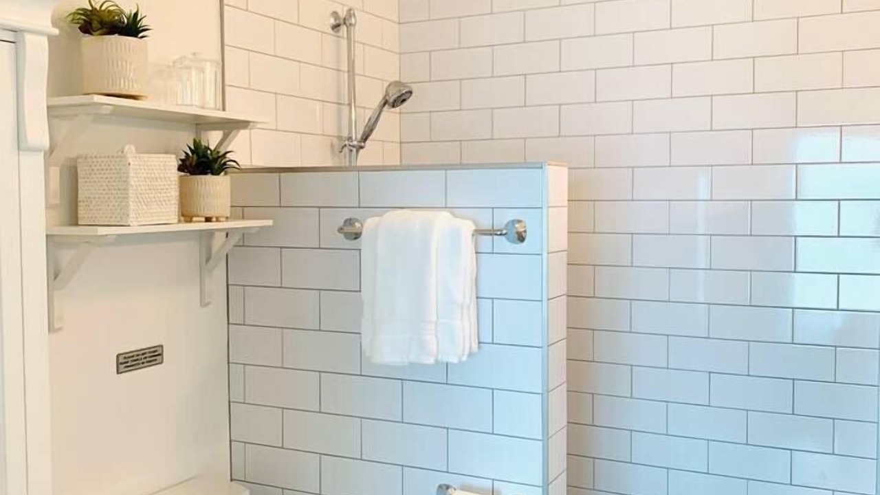 Photo of Bathroom in Lubbers Quarters Cay