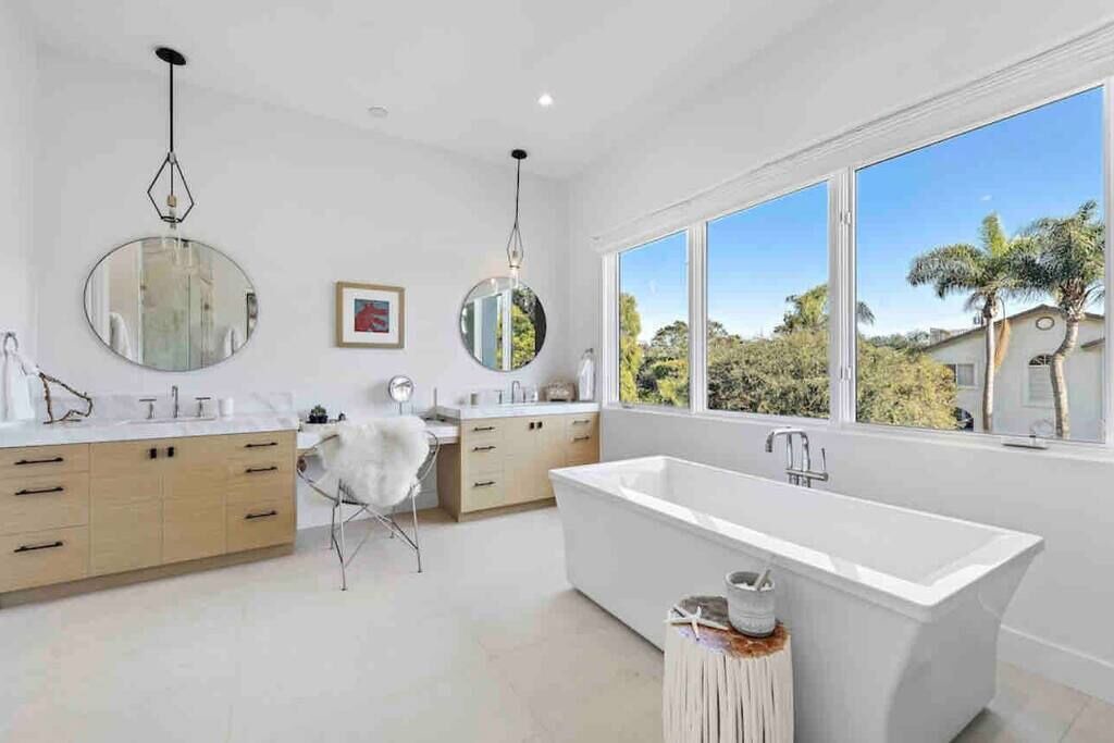 Photo of Bathroom in Corona del Mar