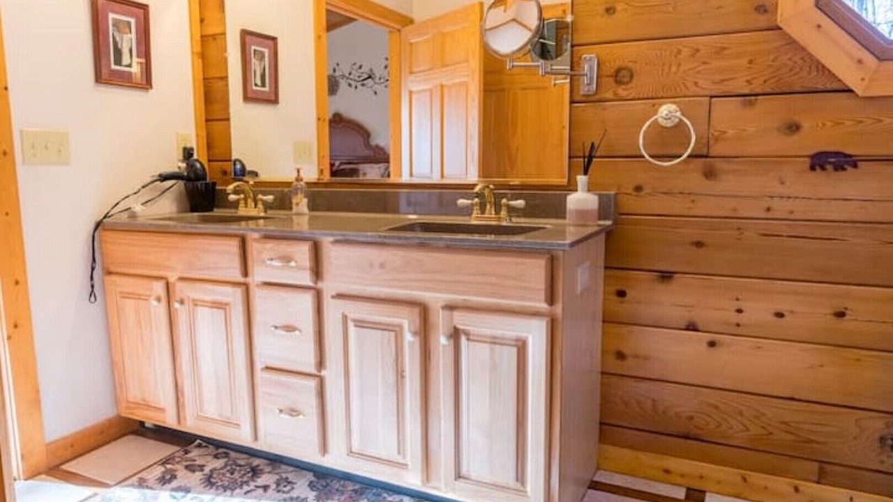 Photo of Bathroom in Pinnacle
