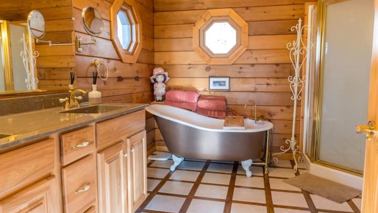 Photo of Bathroom in Pinnacle