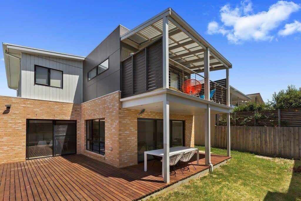 Photo of Outdoor in Indented Head