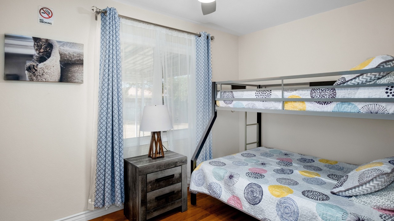 Photo of Bedroom in Raisin