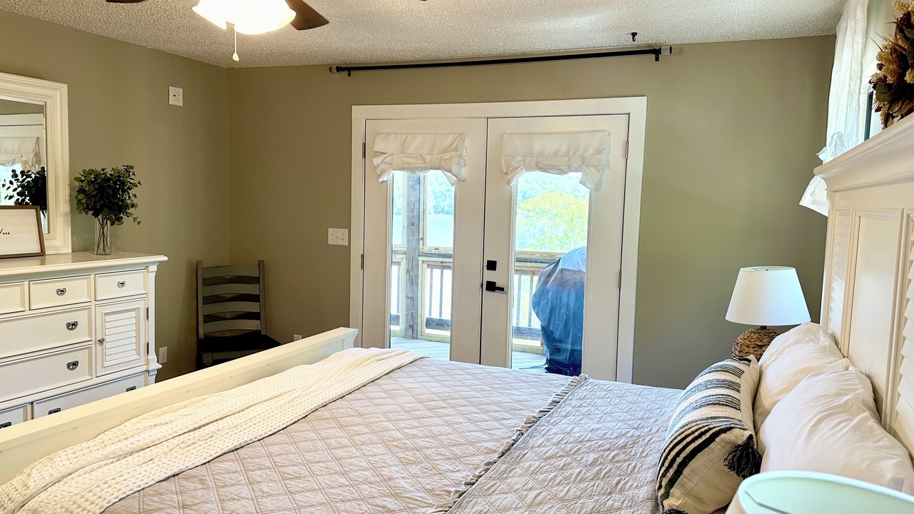 Photo of Bedroom in Deatsville