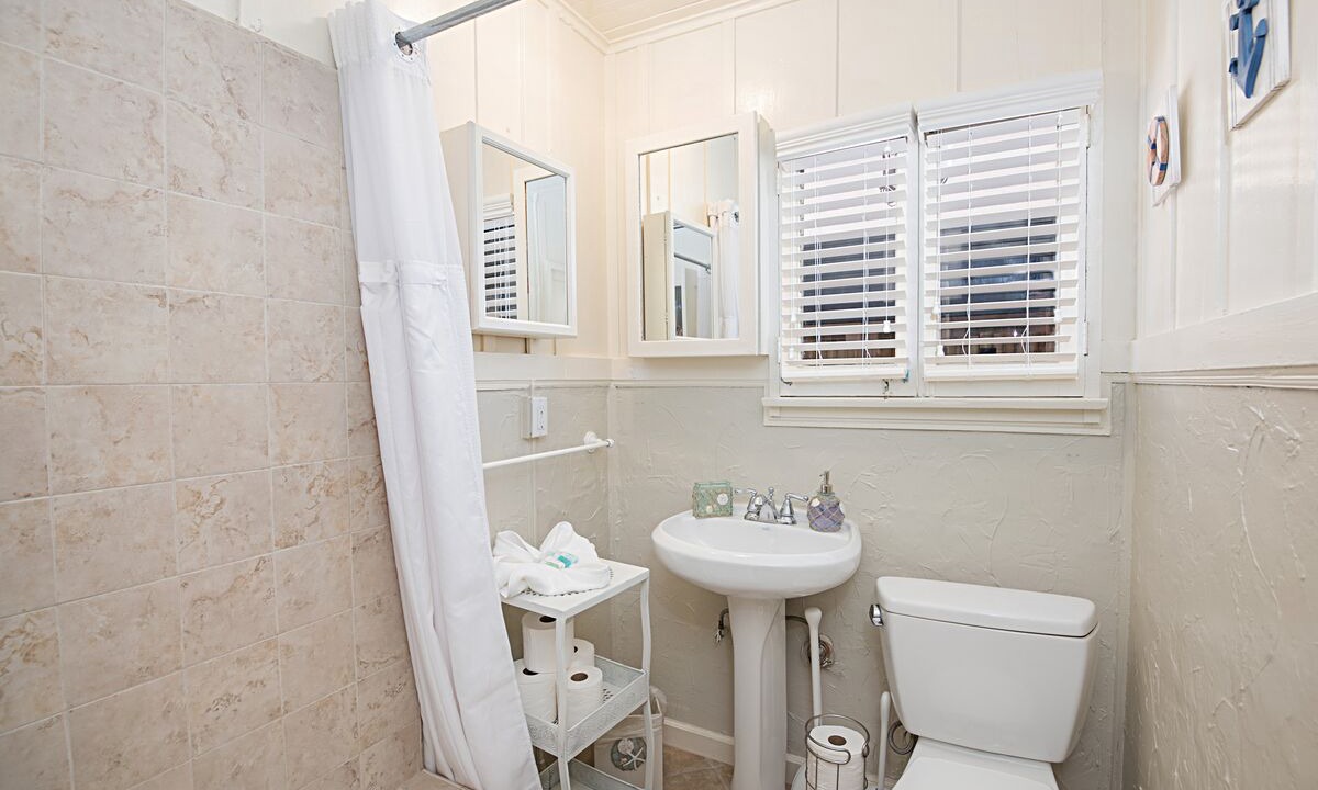 Photo of Bathroom in Balboa Island