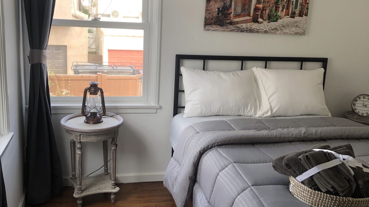 Photo of Bedroom in Belmont Shore