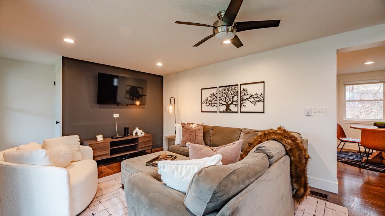 Photo of Livingroom in Bristol Hills
