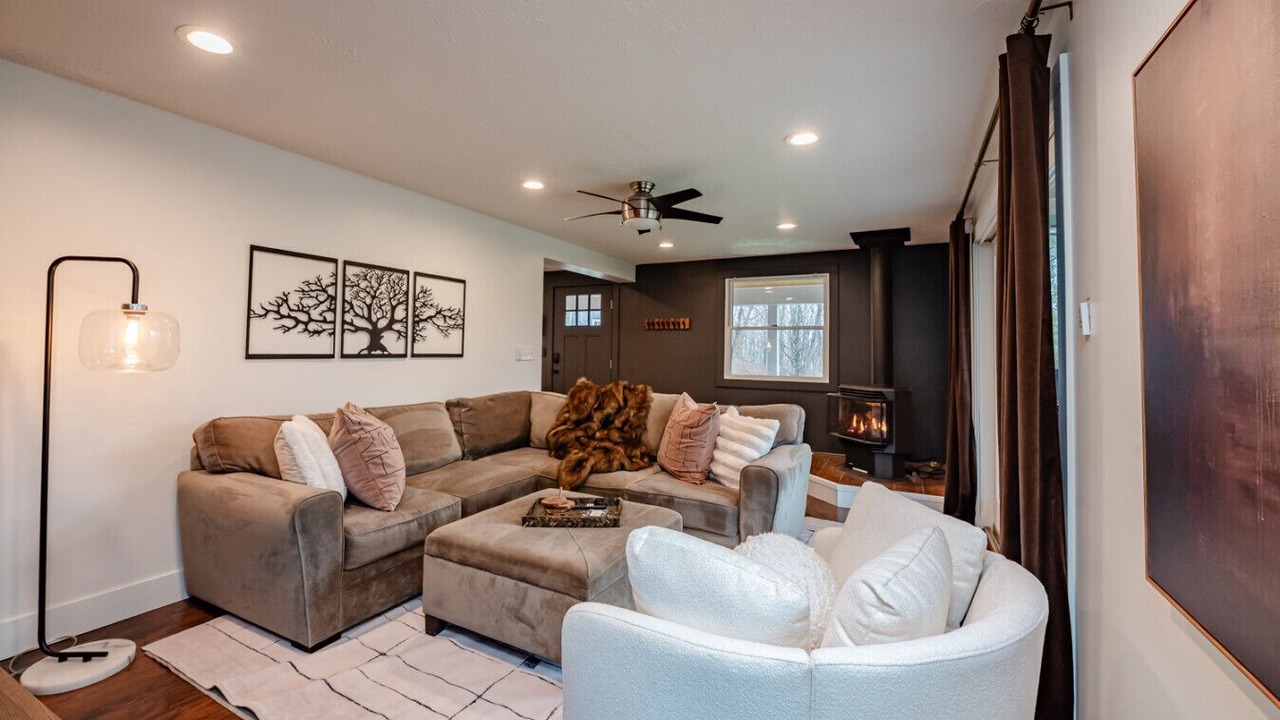 Photo of Livingroom in Bristol Hills