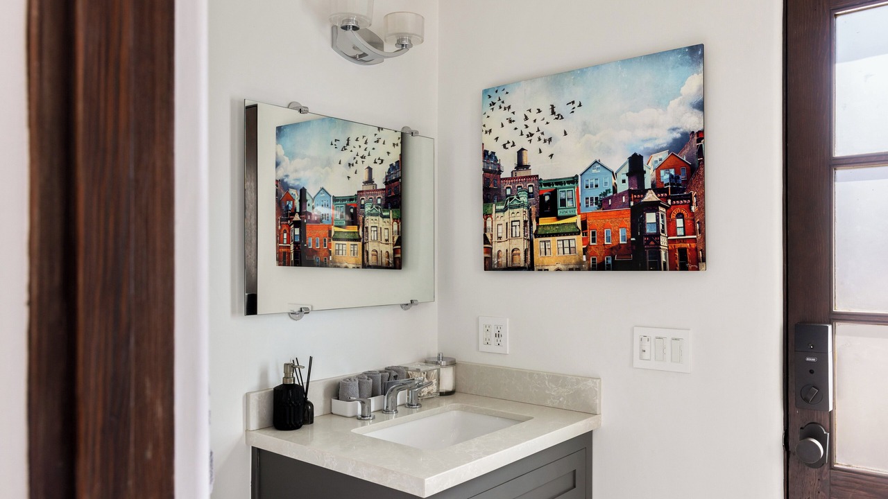 Photo of Bathroom in Mid-Wilshire