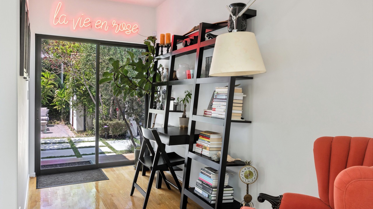 Photo of Bedroom in Mid-Wilshire
