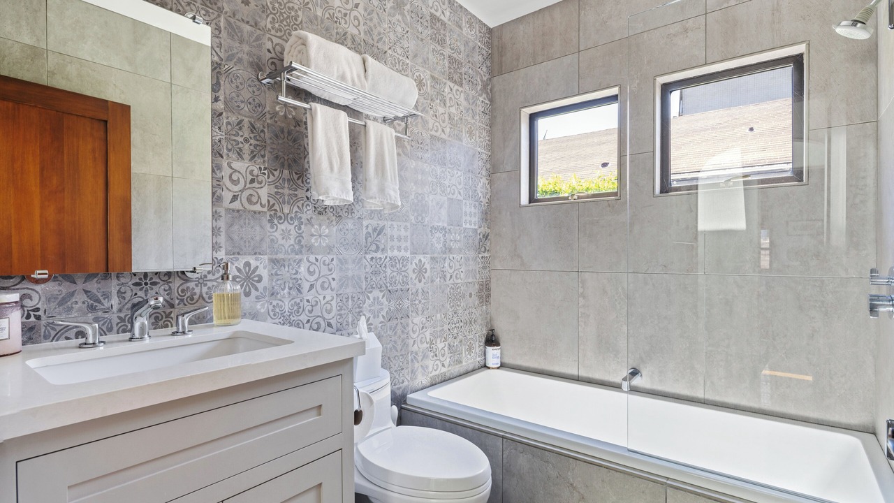 Photo of Bathroom in Mid-Wilshire