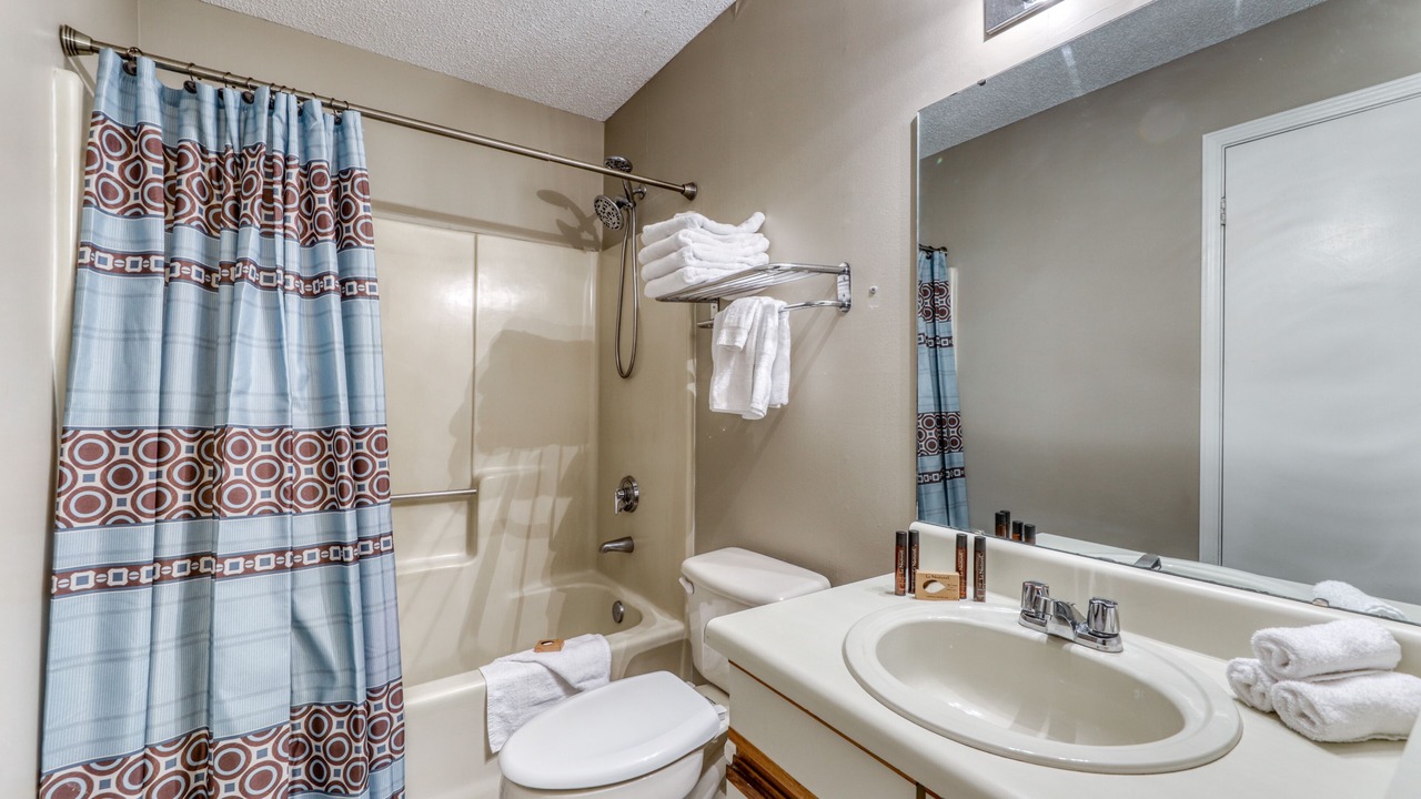 Photo of Bathroom in Orange Beach East