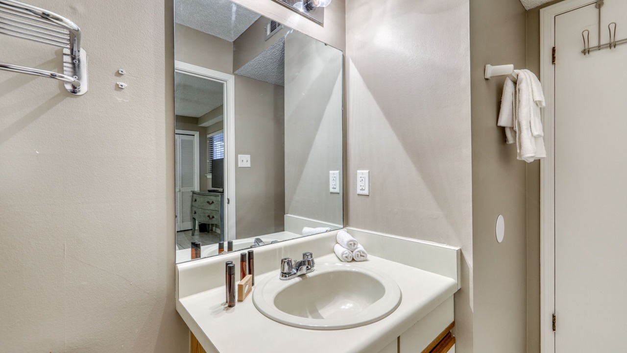 Photo of Bathroom in Orange Beach East
