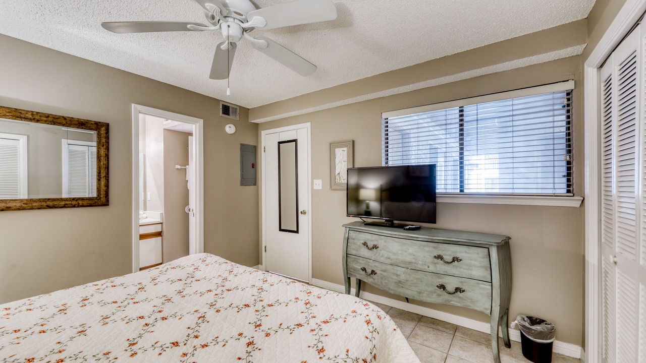Photo of Bedroom in Orange Beach East