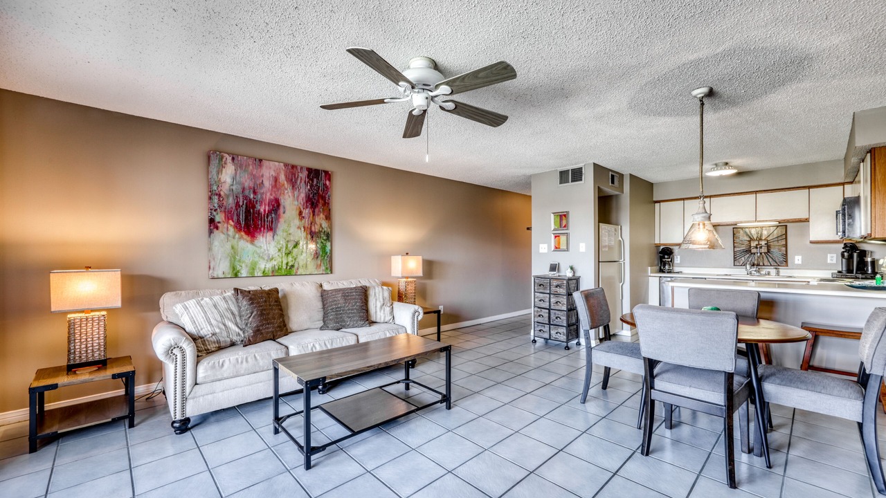Photo of Livingroom in Orange Beach East