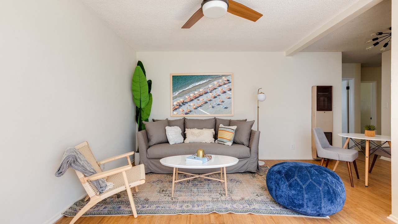 Photo of Livingroom in Beachwood Canyon