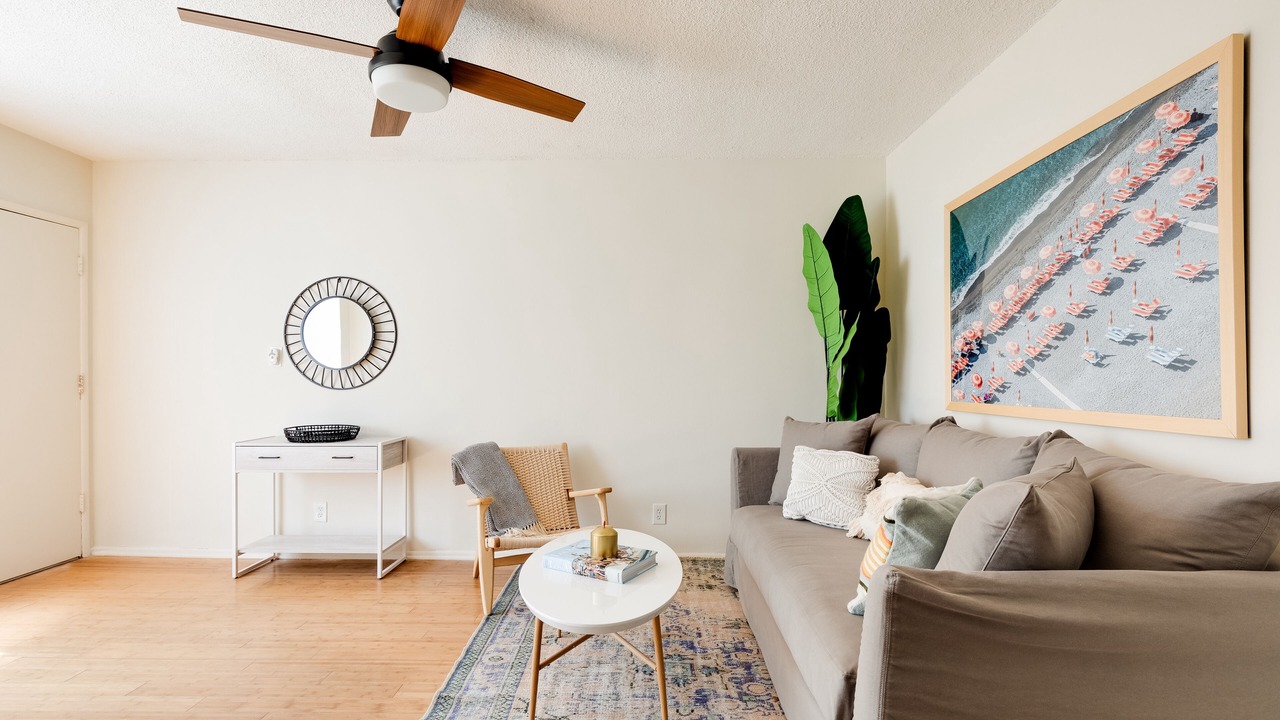 Photo of Livingroom in Beachwood Canyon
