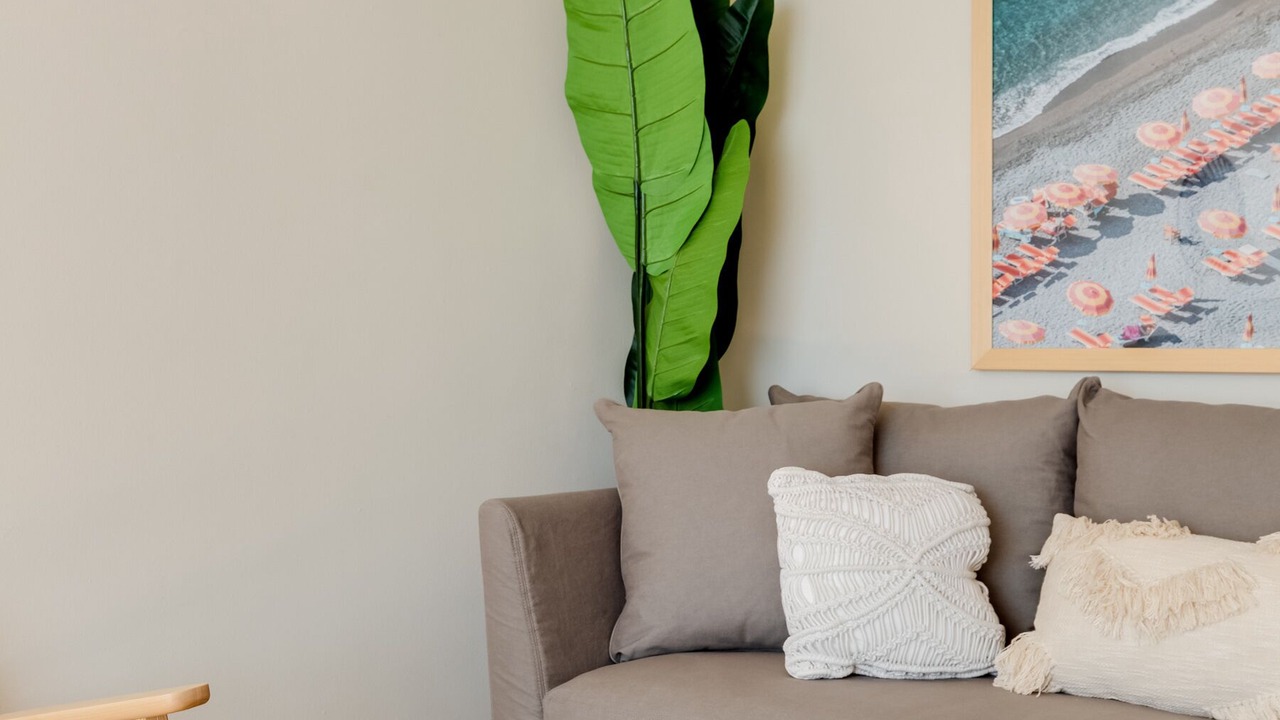 Photo of Livingroom in Beachwood Canyon
