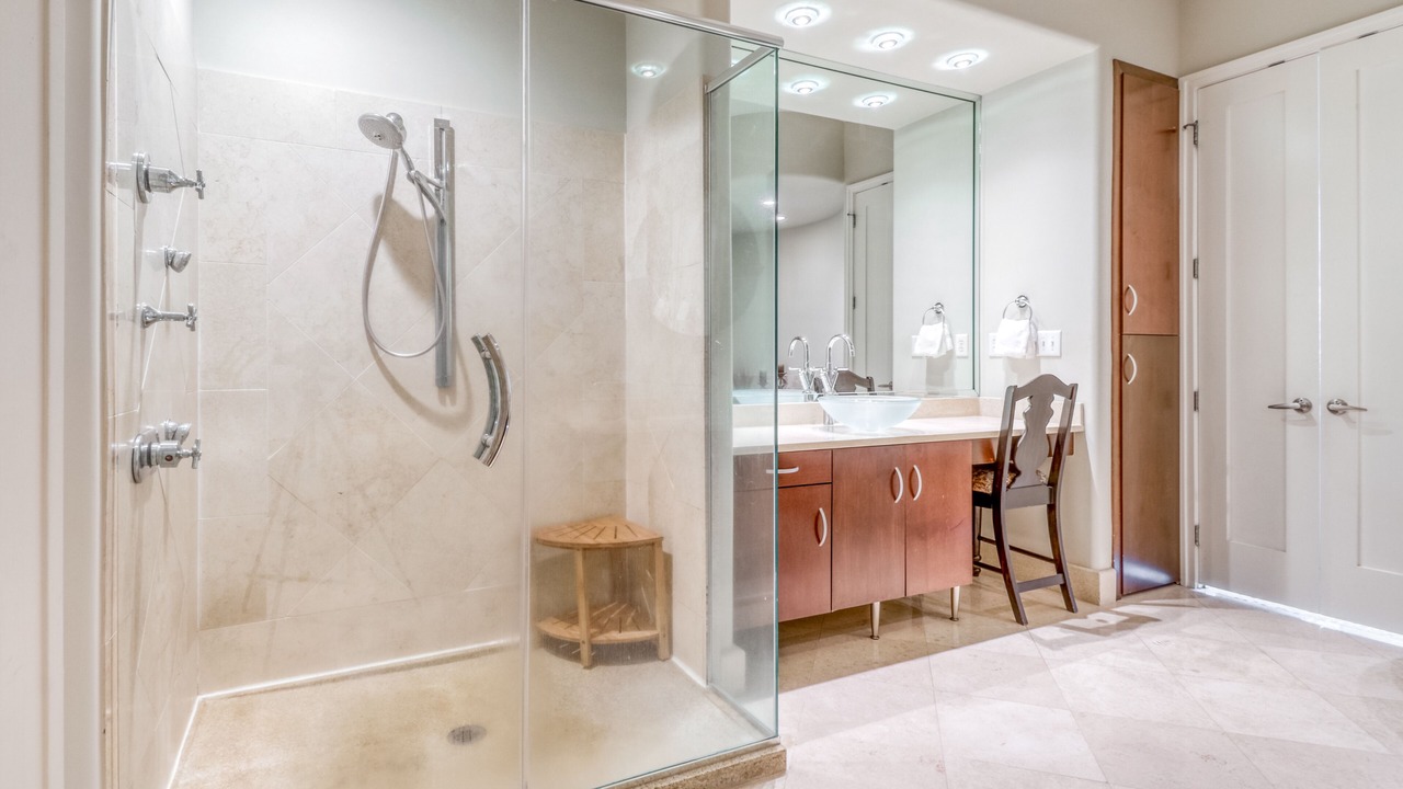 Photo of Bathroom in Orange Beach East