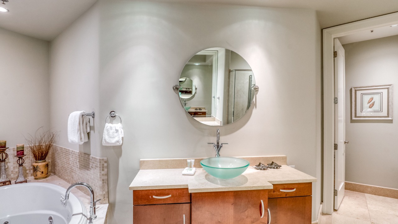 Photo of Bathroom in Orange Beach East
