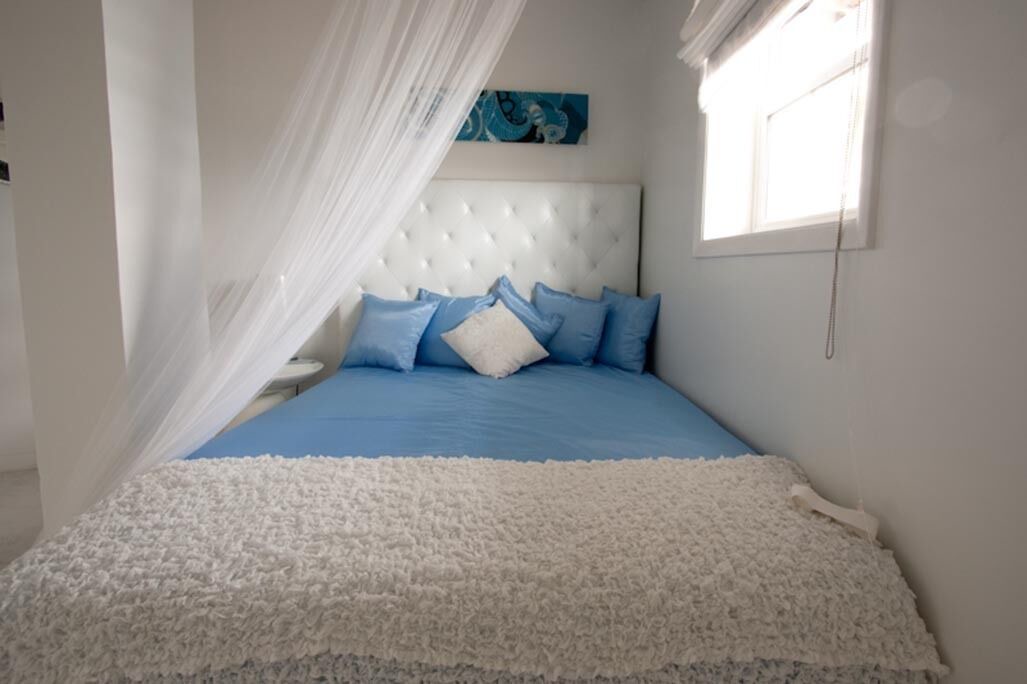 Photo of Bedroom in Cockburn Town