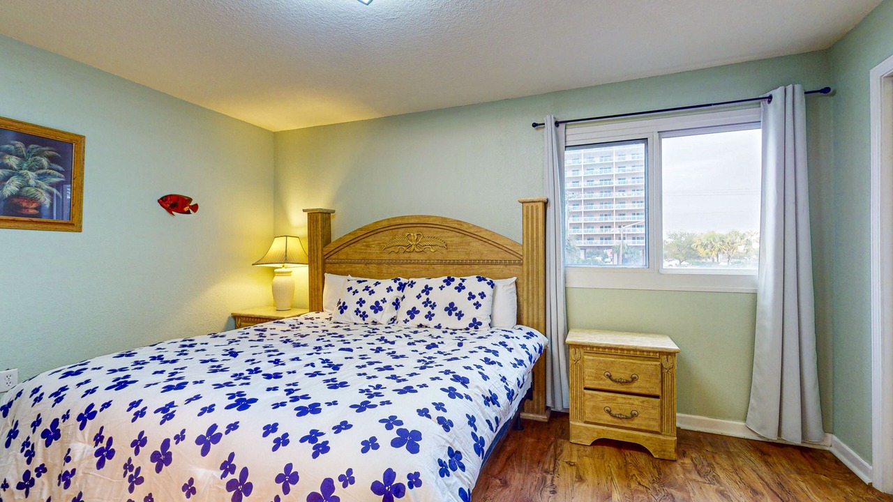 Photo of Bedroom in Gulf Shores