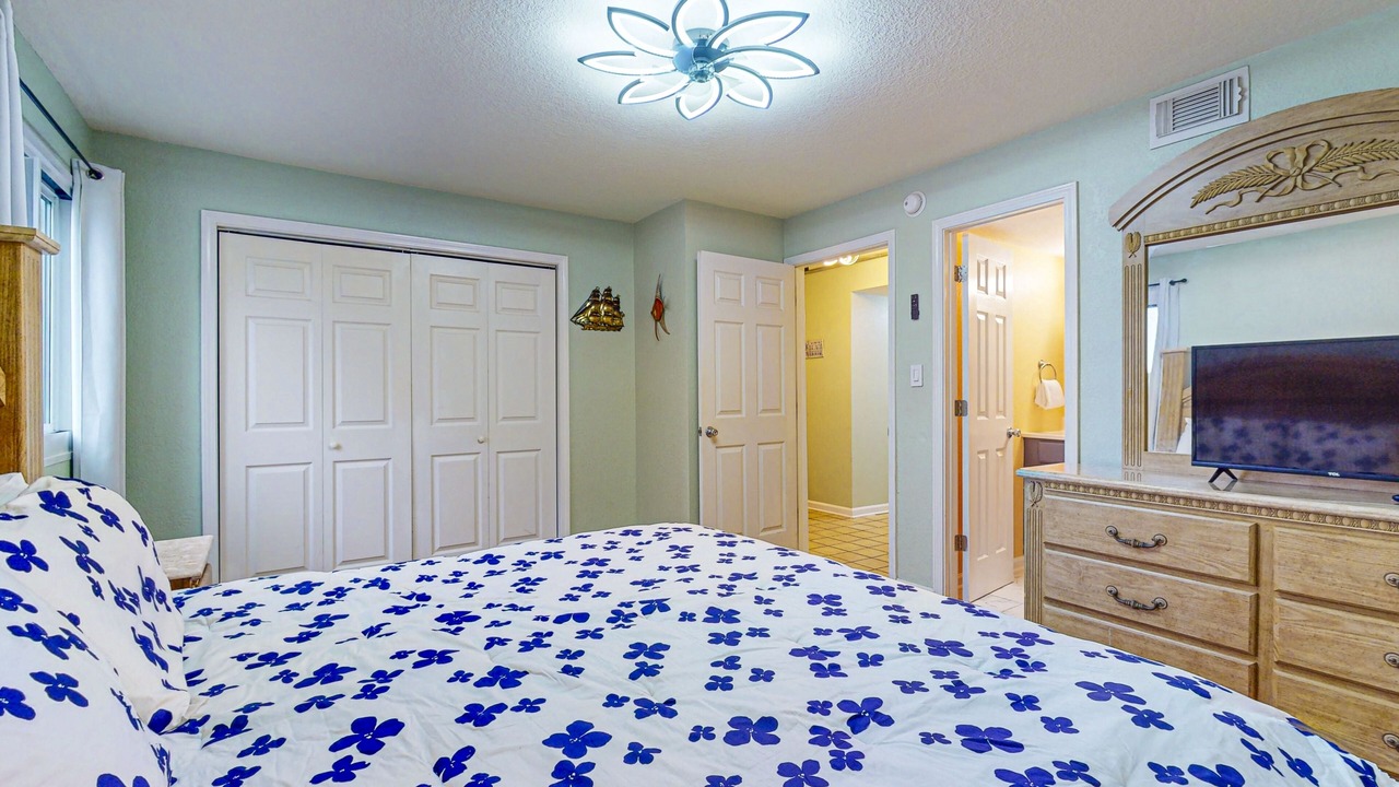 Photo of Bedroom in Gulf Shores