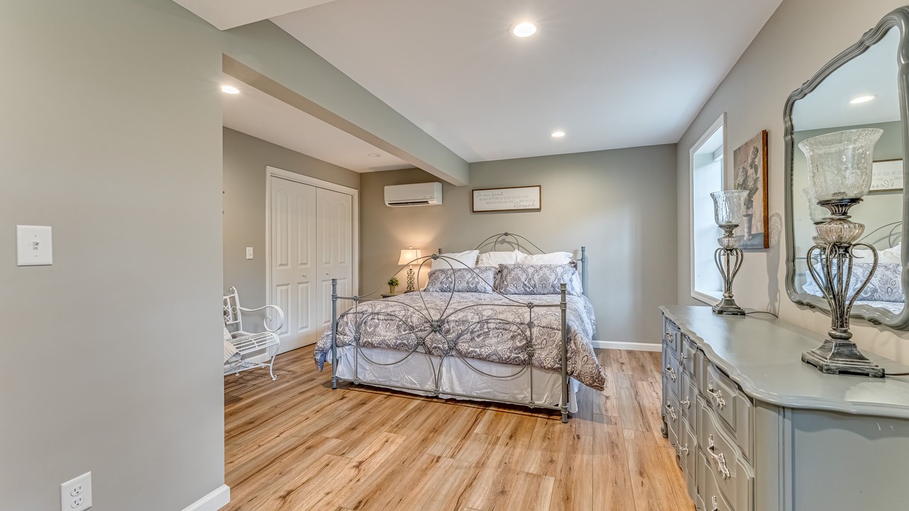 Photo of Bedroom in Flat Rock
