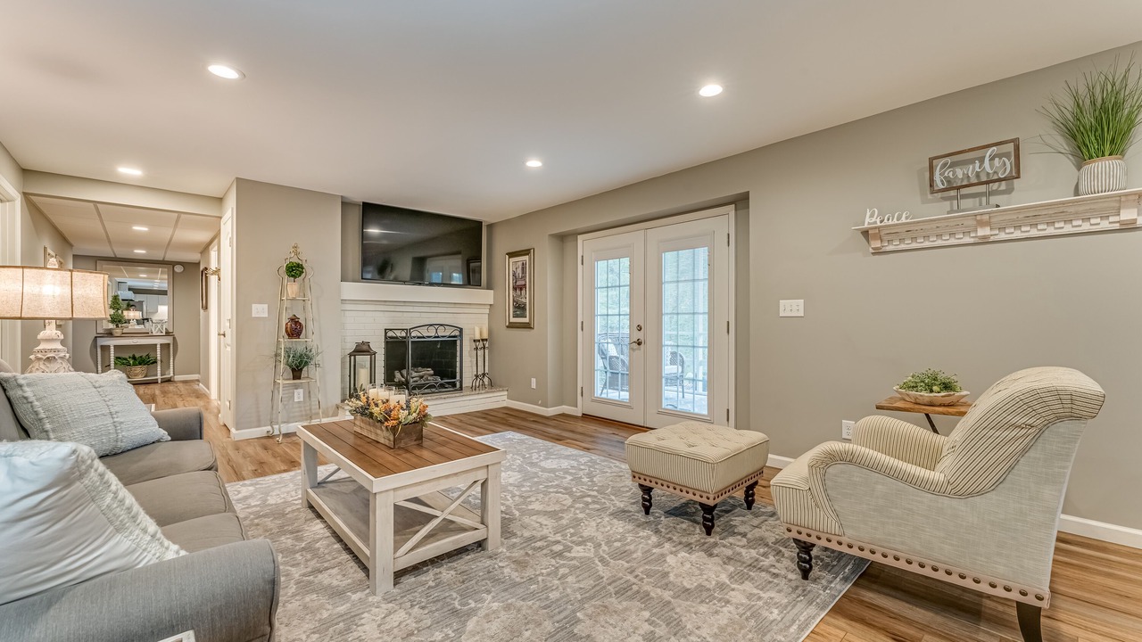 Photo of Livingroom in Flat Rock