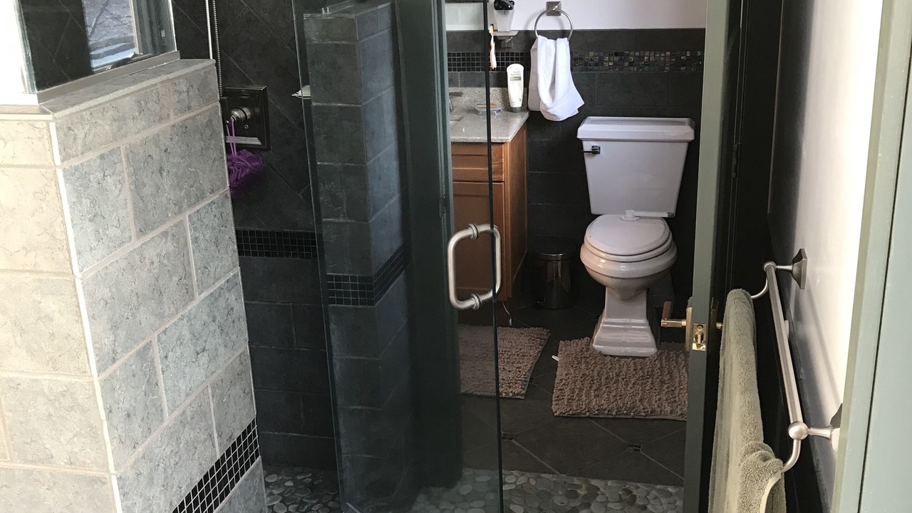 Photo of Bathroom in Holmes