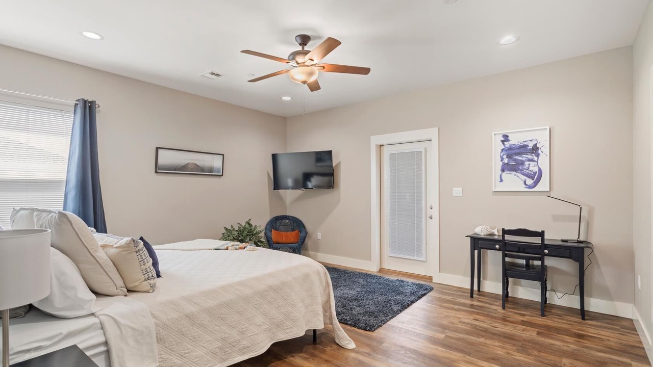 Photo of Bedroom in Long Beach