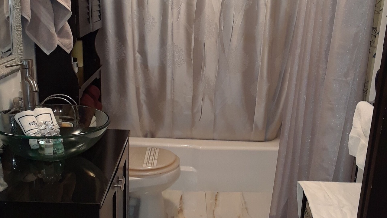 Photo of Bathroom in Galt Mile