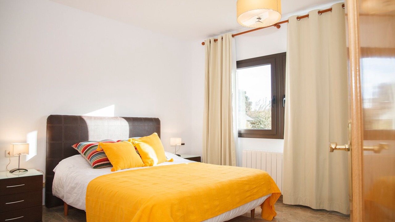 Photo of Bedroom in Llampaies