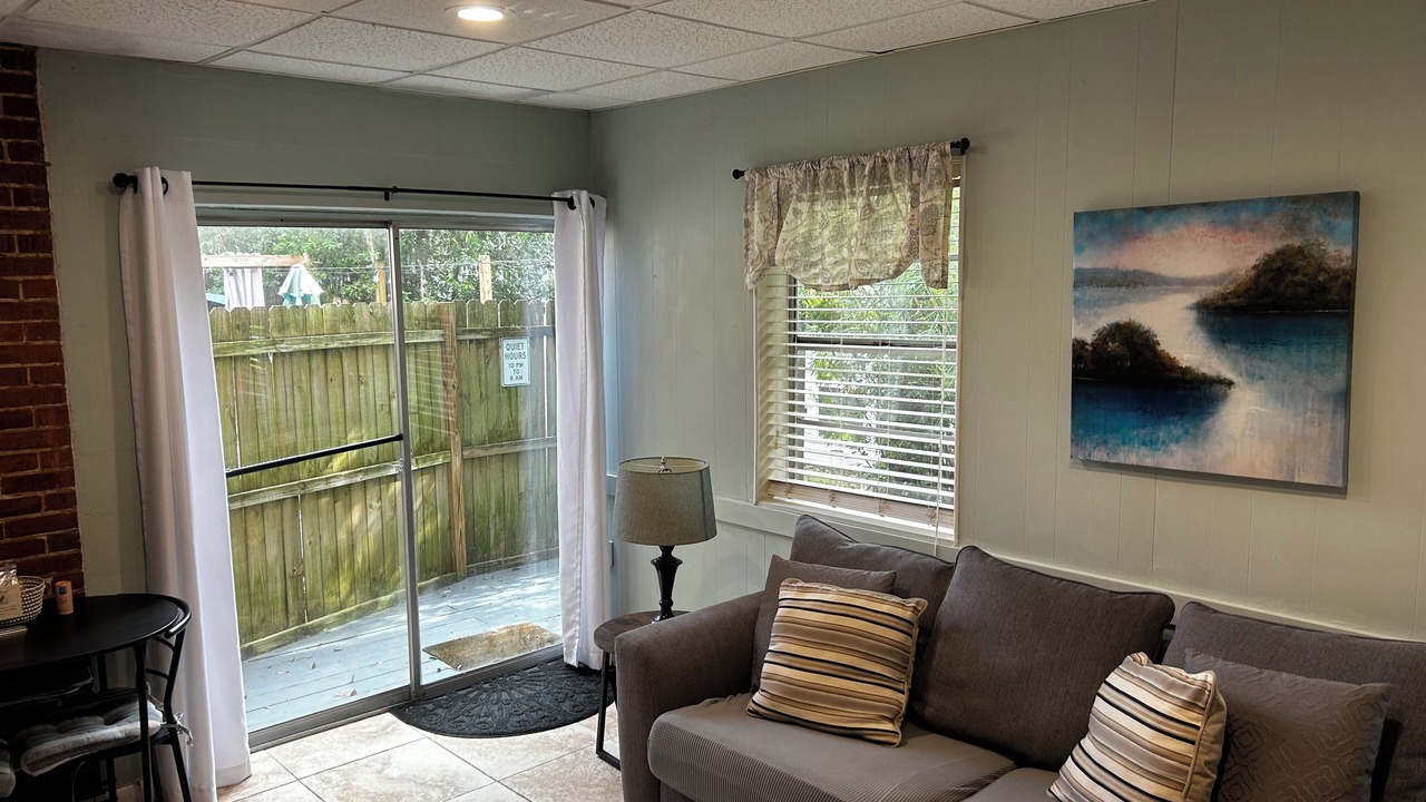 Photo of Livingroom in Historic District