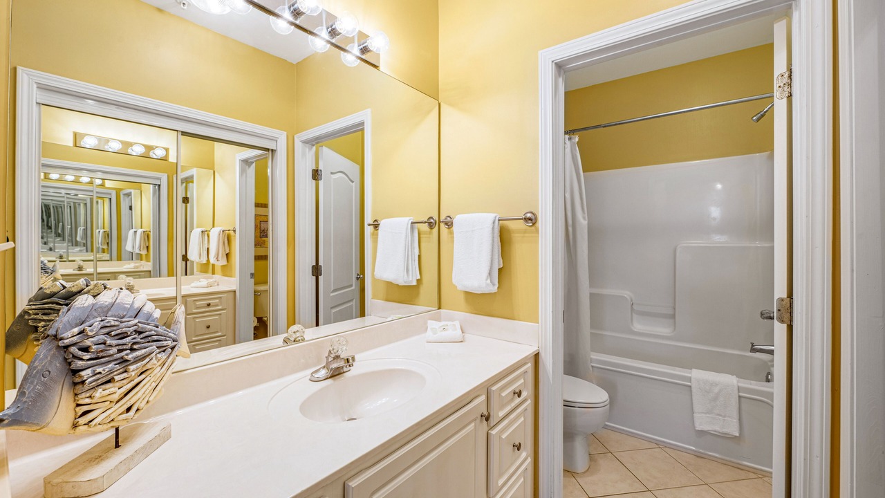Photo of Bathroom in Orange Beach East